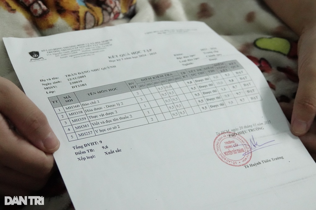 Nữ sinh trường y thoi thóp trên giường bệnh, bố mẹ van xin con được sống - 4 Nữ sinh trường y thoi thóp trên giường bệnh, bố mẹ van xin con được sống - 4