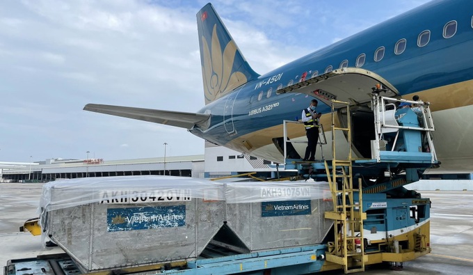 Vietnam Airlines miễn phí vận chuyển vaccine và vật tư tiêm chủng COVID-19 - Ảnh 1.