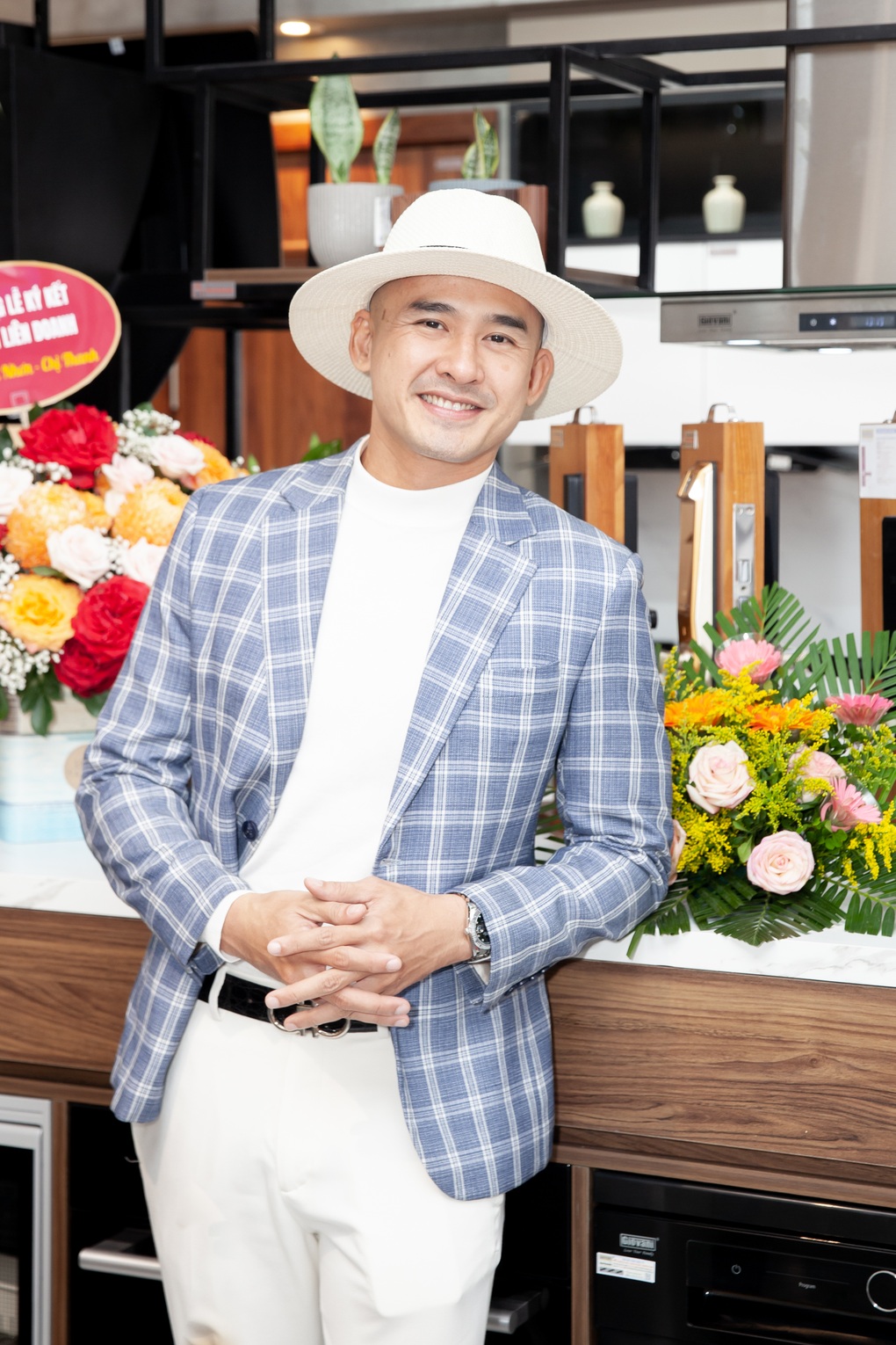 Lương Thế Thành: Cát-xê thấp, nghệ sĩ phải kinh doanh để có thêm thu nhập - 3