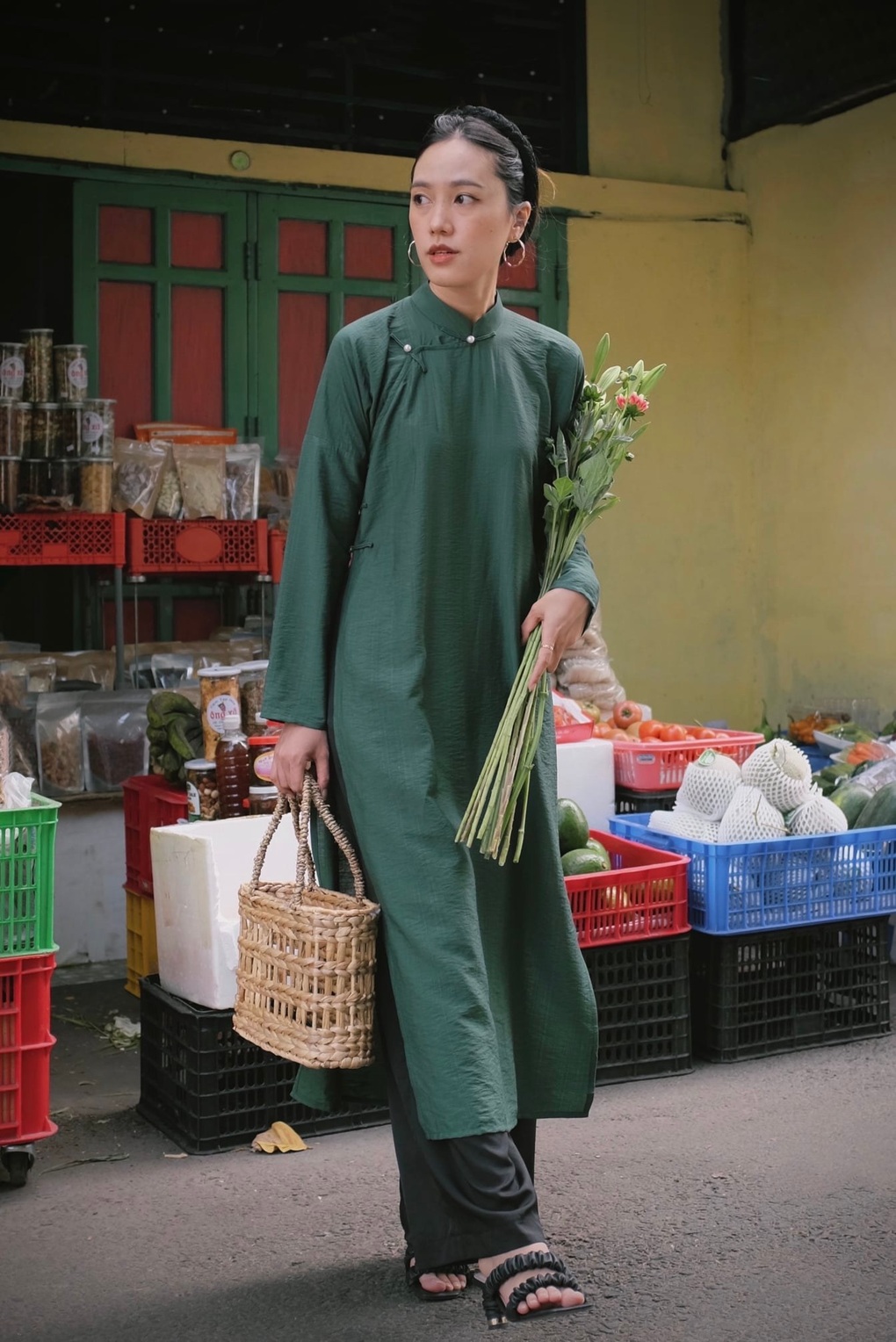 4 kiểu áo dài Tết nên sắm ngay để đẹp như Hồ Ngọc Hà, Thùy Tiên - 10 4 kiểu áo dài Tết nên sắm ngay để đẹp như Hồ Ngọc Hà, Thùy Tiên - 10