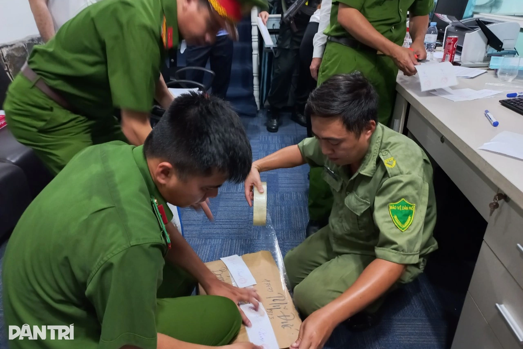 Vụ trục lợi bảo hiểm xã hội ở Đồng Nai: Tạm giữ hình sự 18 người - 1 Vụ trục lợi bảo hiểm xã hội ở Đồng Nai: Tạm giữ hình sự 18 người - 1
