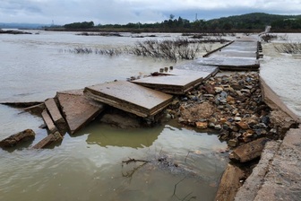Lũ cuốn trôi cầu, tuyến giao thông huyết mạch bị chia cắt gần một tháng
