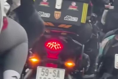 Nhóm phượt thủ nghi cố tình tìm cách che biển số để tránh phạt nguội