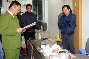 Đột kích xưởng sản xuất máy đánh bạc, thu giữ hàng nghìn bộ bài “gắn chíp”