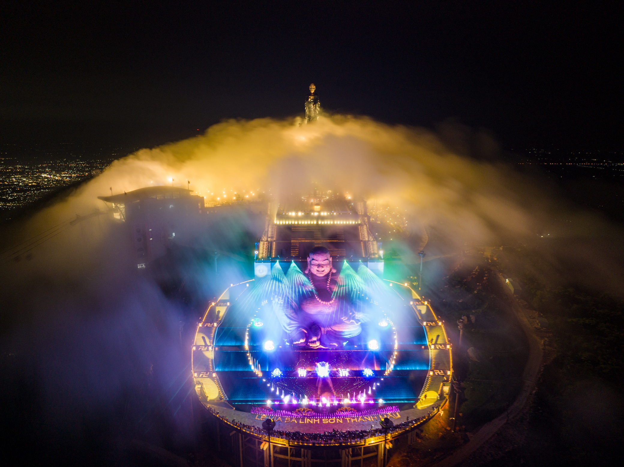 ພູບ່າແດນກາຍເປັນຈຸດໝາຍປາຍທາງອັນດັບຕົ້ນຂອງພາກໃຕ້ ພາຍຫຼັງ 5 ປີແຫ່ງການເປີດສາຍລົດເຄເບິນ - 5 Núi Bà Đen thành điểm đến hàng đầu Nam Bộ sau 5 năm khai trương cáp treo - 5