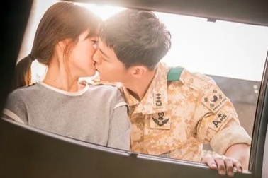 Vì sao nhiều phụ nữ hiện đại thích “phi công” trẻ?