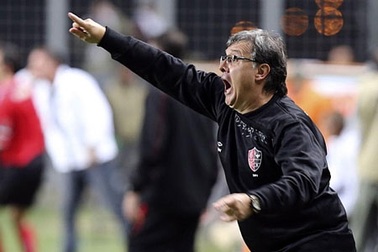 Barcelona đạt được thỏa thuận hợp đồng 3 năm với 'Tata' Martino