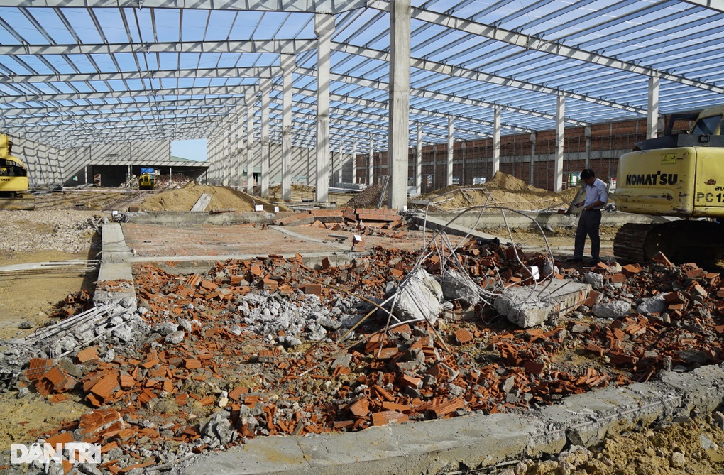 Hiện trường vụ sập tường khiến 5 người tử vong - 5 Hiện trường vụ sập tường khiến 5 người tử vong - 5