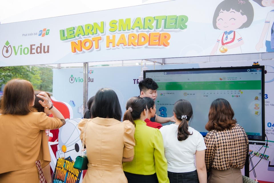 Thanh nam châm hút trải nghiệm tại ngày hội công nghệ thông tin - 4 Thanh nam châm hút trải nghiệm tại ngày hội công nghệ thông tin - 4
