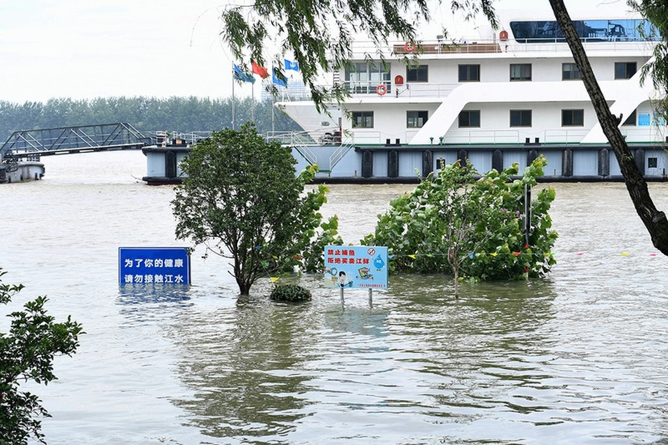 Lũ lụt nghiêm trọng nhất 3 thập kỷ tàn phá nhiều tỉnh thành ở Trung Quốc - 8 Lũ lụt nghiêm trọng nhất 3 thập kỷ tàn phá nhiều tỉnh thành ở Trung Quốc - 8