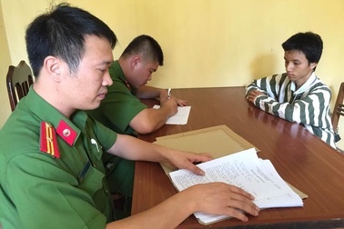 Hiếp dâm cháu gái 5 tuổi, bị bố nạn nhân bắt quả tang