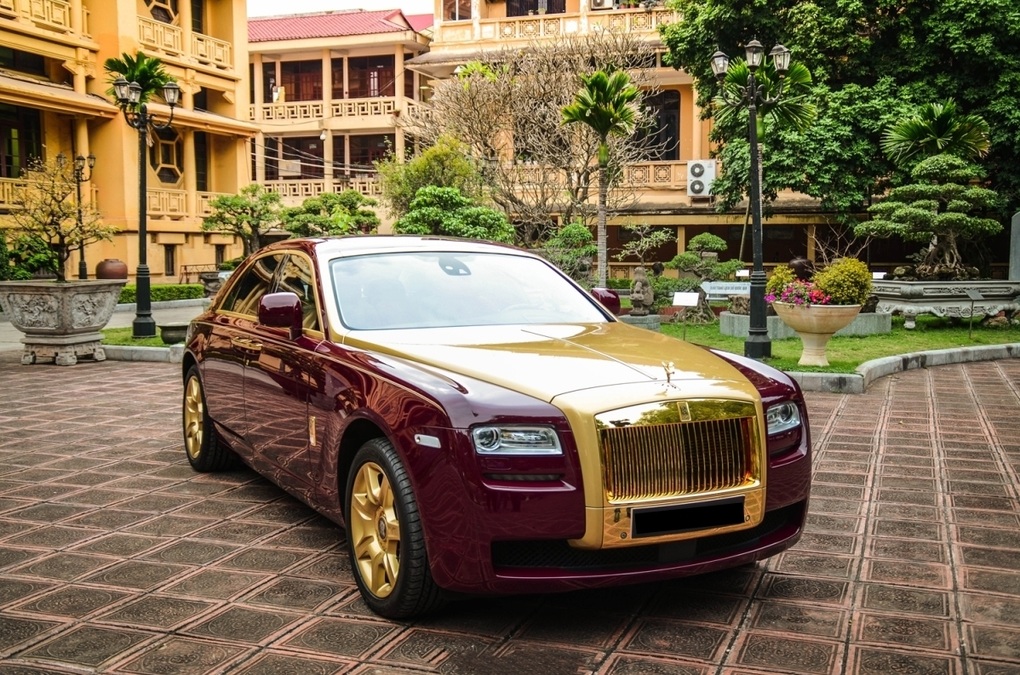 Hé lộ bất ngờ về chiếc Rolls-Royce thứ 2 của ông Trịnh Văn Quyết - 1 Hé lộ bất ngờ về chiếc Rolls-Royce thứ 2 của ông Trịnh Văn Quyết - 1