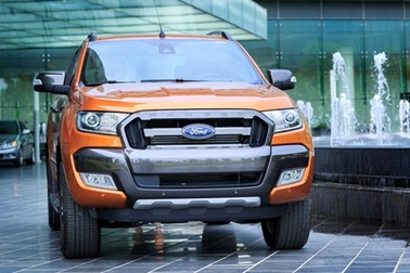 Ôtô nhập khẩu ồ ạt tràn về từ Thái Lan