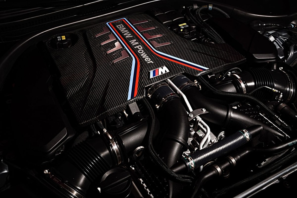 Đốt xe thể thao BMW M5 để tưởng nhớ bạn hay chỉ là chiêu trò câu view? - 8 Đốt xe thể thao BMW M5 để tưởng nhớ bạn hay chỉ là chiêu trò câu view? - 8