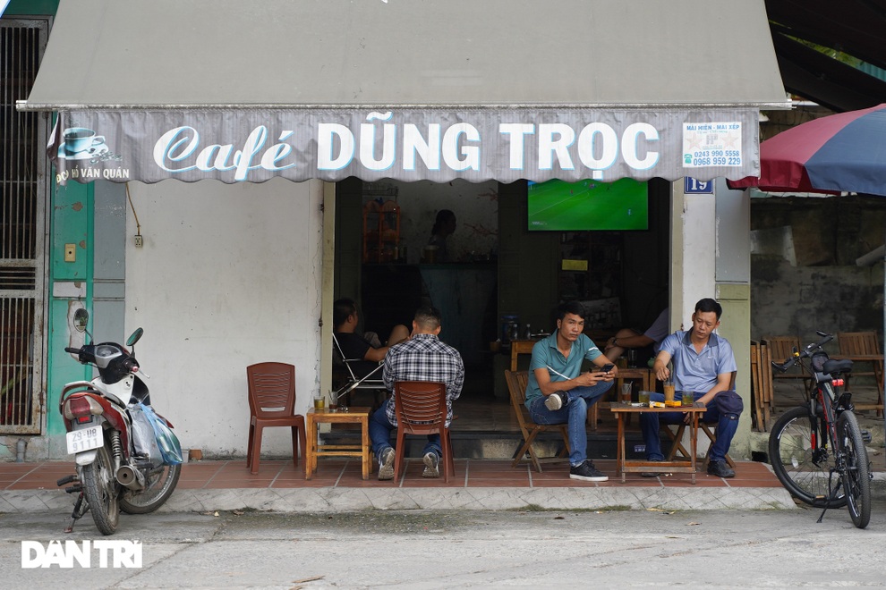Hàng loạt quán cà phê mở cửa trở lại sau khi TP Hà Nội nới lỏng lệnh cấm - 7 Hàng loạt quán cà phê mở cửa trở lại sau khi TP Hà Nội nới lỏng lệnh cấm - 7