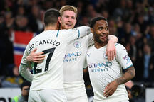 De Bruyne ghi bốn bàn, Man City chờ ngày vô địch Premier League