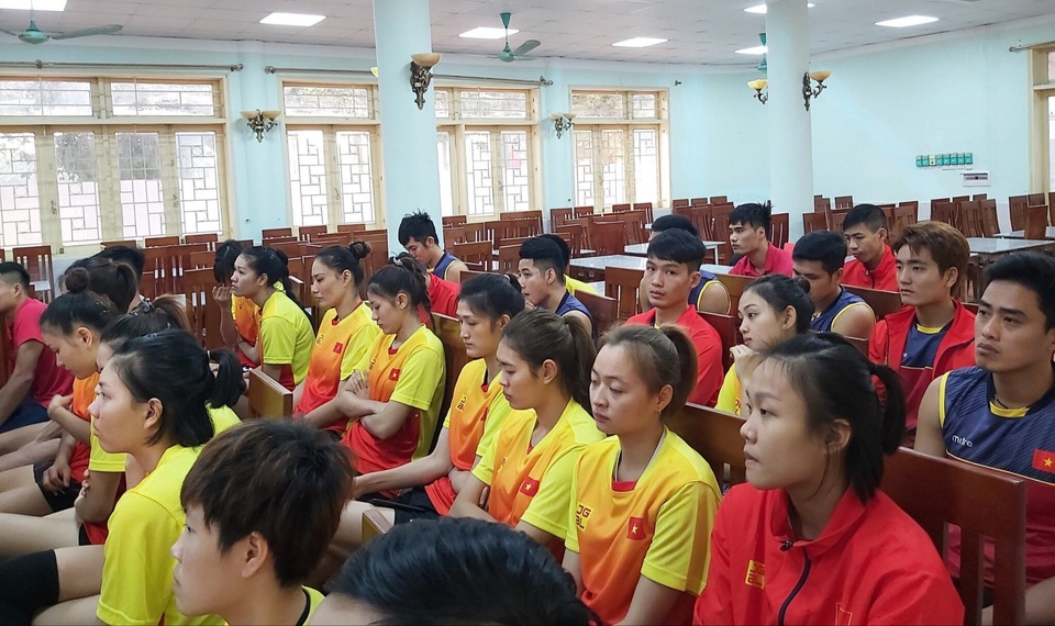 Ba đội bóng chuyền Việt Nam được tiếp lửa trước SEA Games - 1 Ba đội bóng chuyền Việt Nam được tiếp lửa trước SEA Games - 1