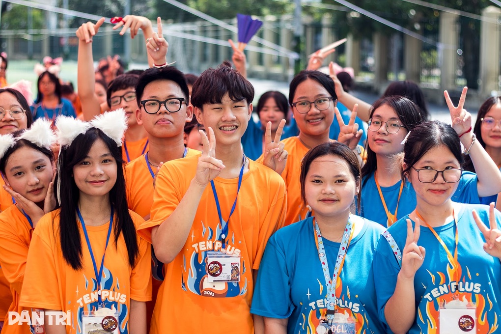 Tân học sinh Chuyên Ngoại ngữ học bài học đầu tiên là sự thấu hiểu - 3 Tân học sinh Chuyên Ngoại ngữ học bài học đầu tiên là sự thấu hiểu - 3