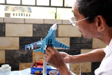 Độc đáo mô hình máy bay chiến đấu của người lính phòng không