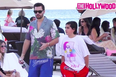 Scott Disick đi biển cùng con trai