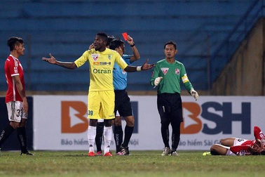 Samson đấm cầu thủ đối phương, Hà Nội FC thua đậm ở AFC Cup