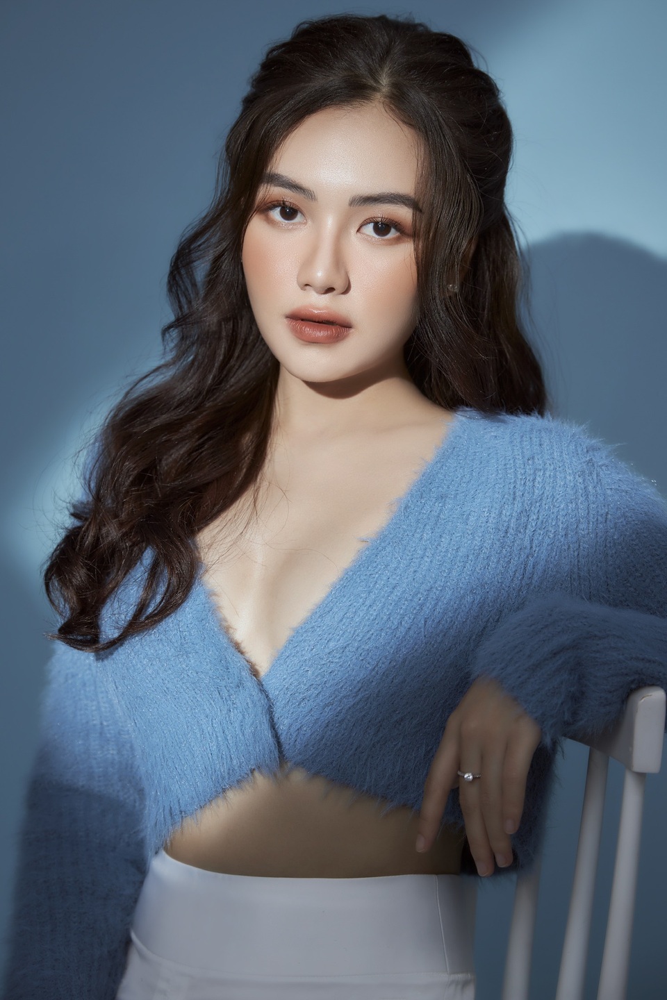 Vẻ đẹp hút hồn của “hot girl” hầu đồng xinh đẹp ở Hà Nội - 9 Vẻ đẹp hút hồn của “hot girl” hầu đồng xinh đẹp ở Hà Nội - 9