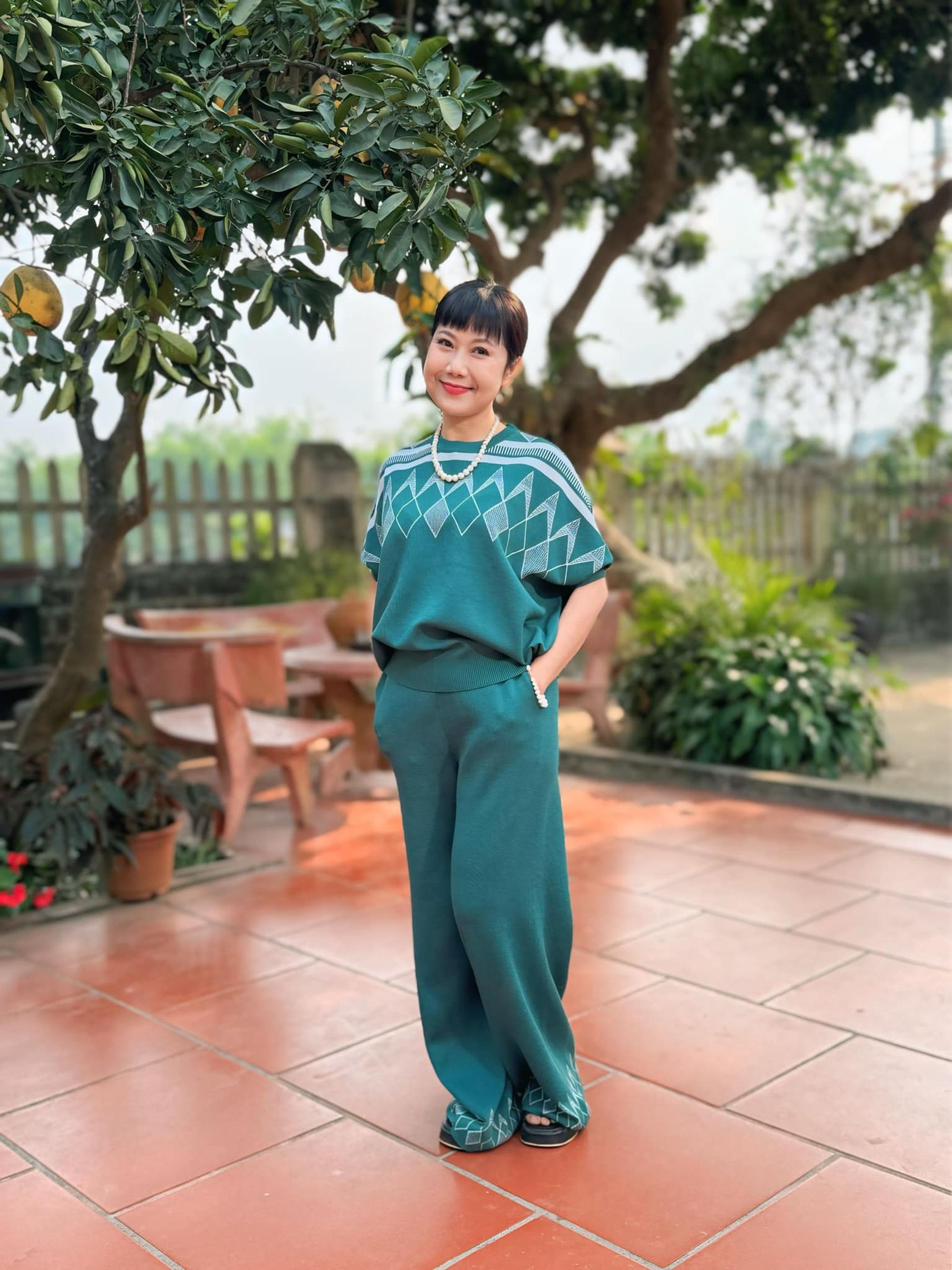 Hương Tươi từng sợ NSND Khải Hưng, được Chí Trung đặt biệt danh - 2 Hương Tươi từng sợ NSND Khải Hưng, được Chí Trung đặt biệt danh - 2