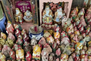 Cụ ông nhặt hàng nghìn tượng Phật, ông Địa về thờ trên khu đất 110 tỷ