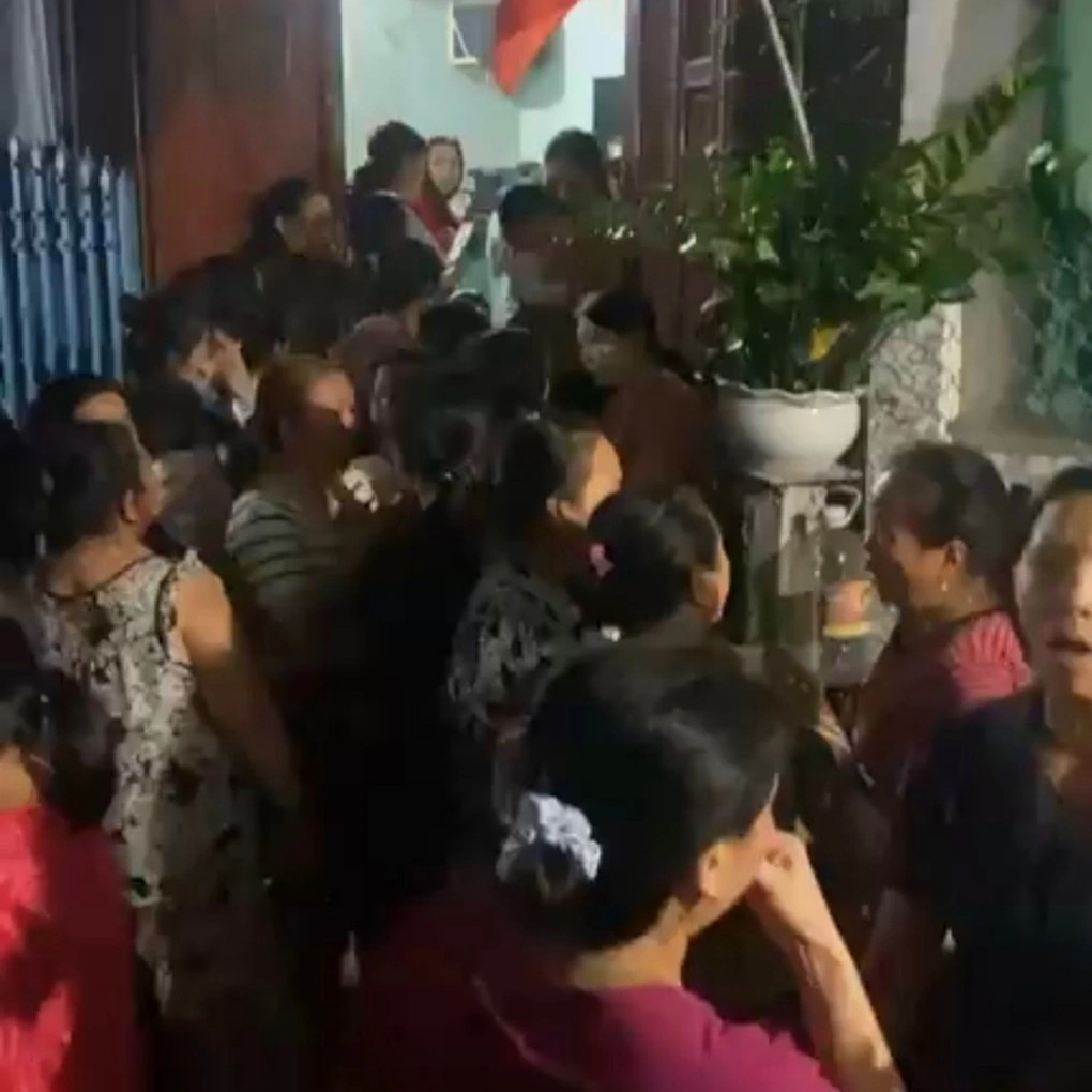 Chủ hụi tuyên bố vỡ nợ, nhiều người dân làng biển điêu đứng - 1 Chủ hụi tuyên bố vỡ nợ, nhiều người dân làng biển điêu đứng - 1