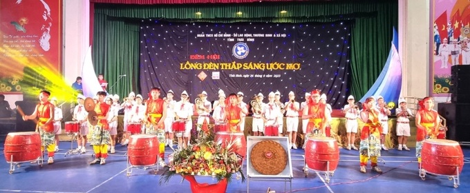Màn trống hội tại đêm hội Lồng đèn thắp sáng ước mơ.