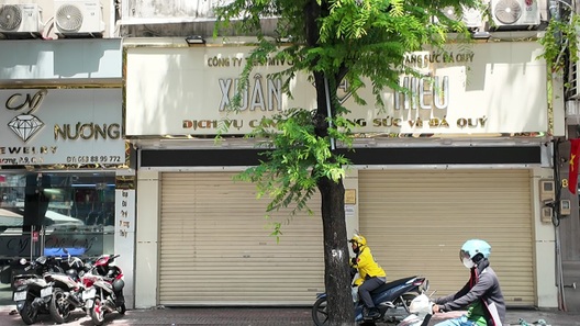 Loạt mặt bằng trên phố kim cương ở TPHCM “cửa đóng then cài”