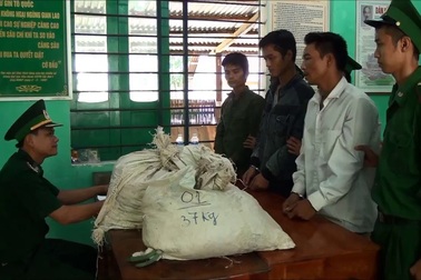 Bắt giữ 3 đối tượng mua bán thuốc nổ trái phép