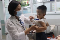 TPHCM tăng số ca mắc tay chân miệng, 2 dấu hiệu bệnh chuyển nặng cần chú ý
