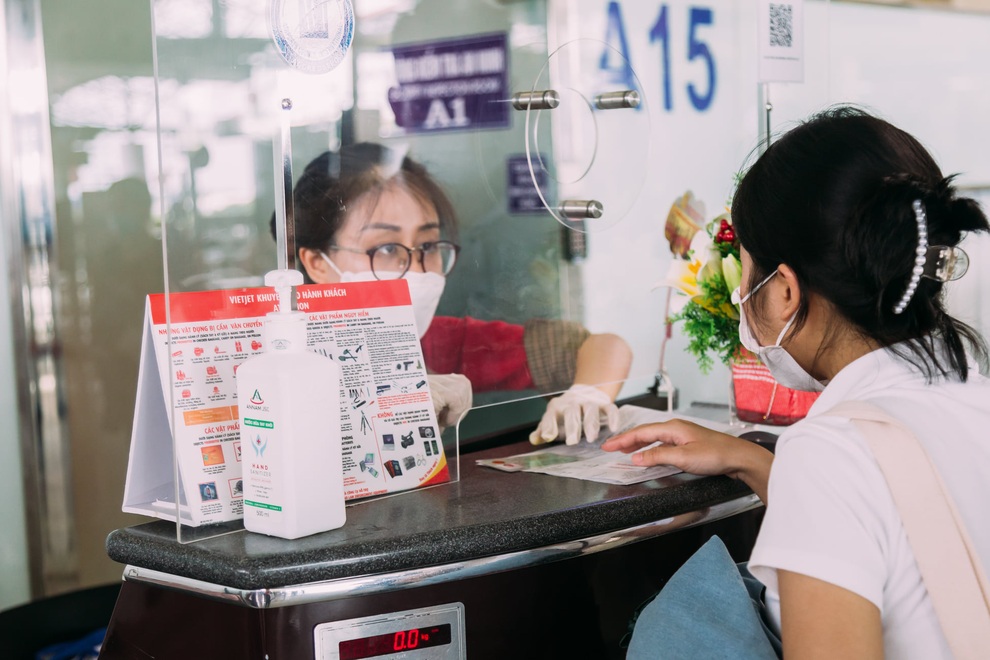 Nhân viên hàng không tiếp sức chống dịch - 2 Nhân viên hàng không tiếp sức chống dịch - 2