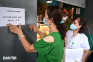TPHCM: Dịch vụ ăn uống mở lại, nhưng người dân chưa được đến mua mang về