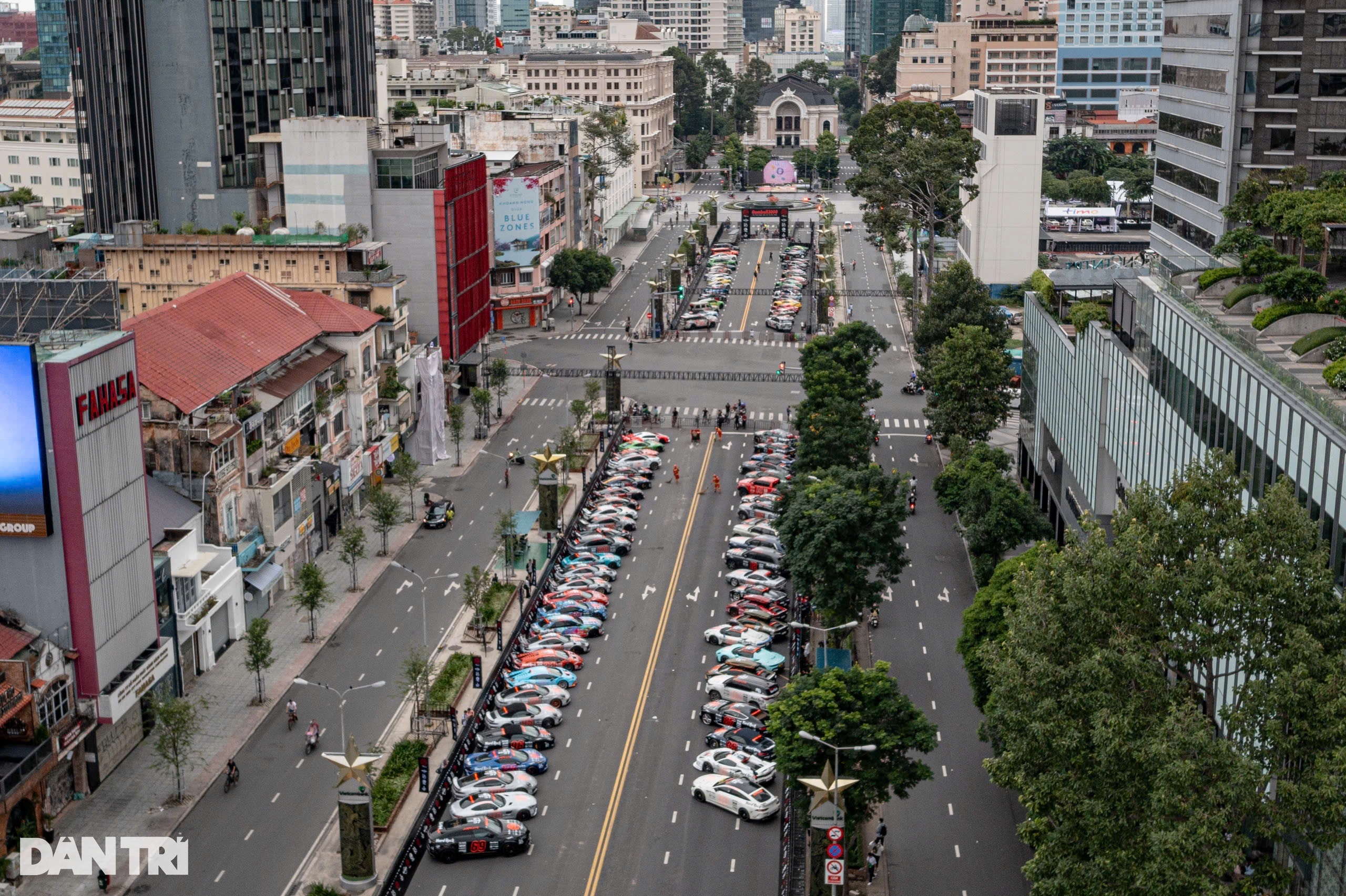 View - Siêu xe trăm tỷ quy tụ tại TPHCM và gây quỹ ủng hộ cho đồng bào miền Bắc | Báo Dân trí