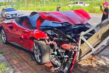 Chủ siêu xe Ferrari 488 lên tiếng sau vụ tông đổ cây tại Hà Nội