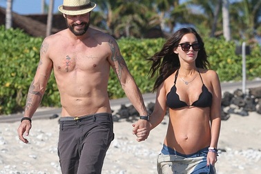 Megan Fox khoe bụng bầu, hàn gắn sau sóng gió hôn nhân