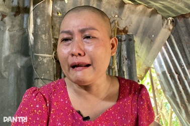 Mẹ ung thư gửi con cho chồng cũ rồi về cầm cự trong chòi rách