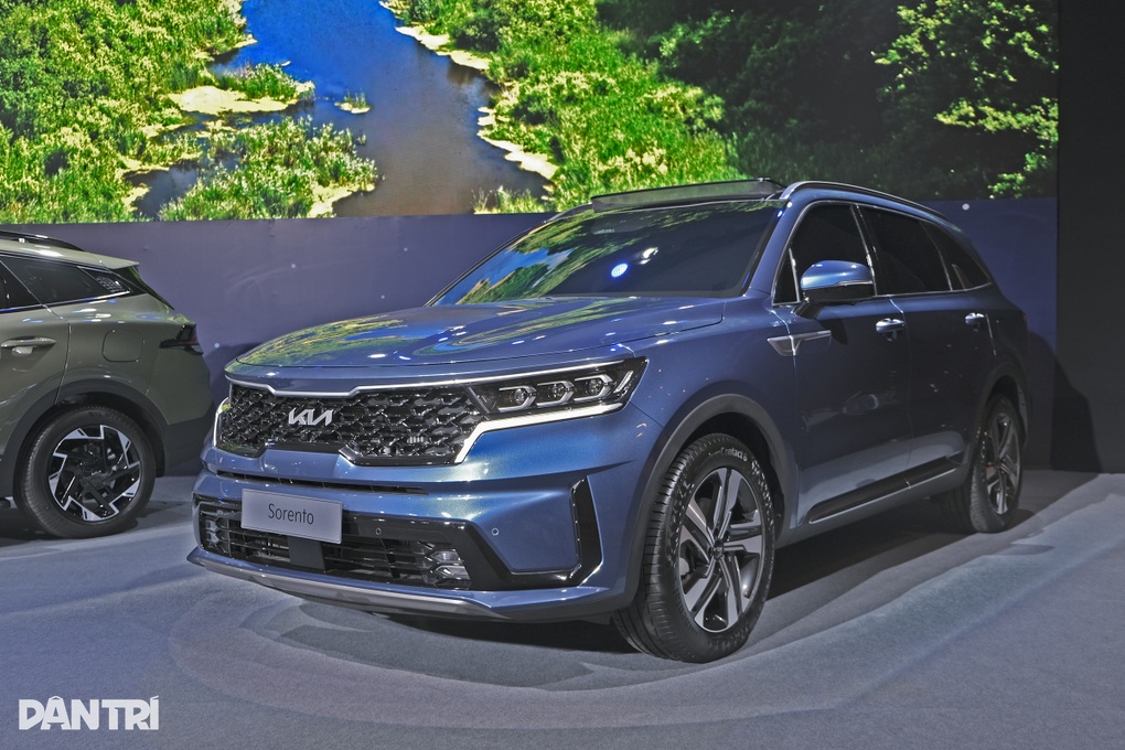 Kia Sorento bản ăn xăng như ngửi trưng bày tại Việt Nam, chờ giá bán - 4 Kia Sorento bản ăn xăng như ngửi trưng bày tại Việt Nam, chờ giá bán - 4
