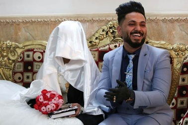 Nhờ cảnh sát tổ chức đám cưới giữa lệnh giới nghiêm nhằm kiềm chế Covid-19