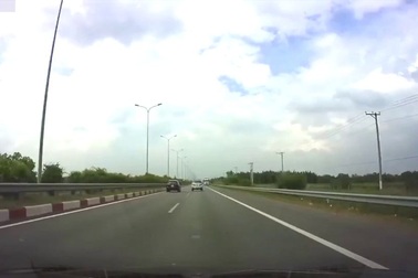 Đi ngược chiều trên cao tốc đã là chuyện thường tình?