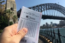 Người đàn ông trúng hai vé số độc đắc nhờ cơn tức giận của vợ