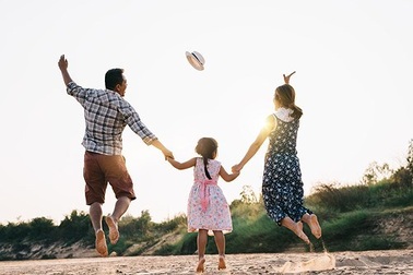 Nguyên tắc "ly hôn vẫn phải đi chơi chung" kỳ lạ của bà mẹ Sài Gòn