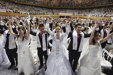 Choáng ngợp với lễ cưới tập thể lớn nhất Hàn Quốc  