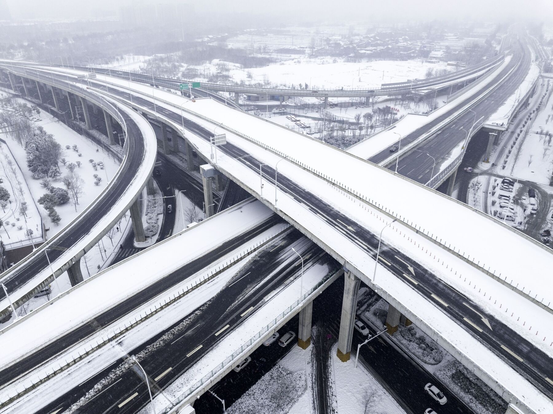 Tisíce čínských aut uvízly v největší migraci na světě - 1 Hàng nghìn ô tô Trung Quốc kẹt cứng trong cuộc di dân lớn nhất thế giới - 1