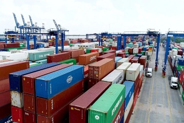 TPHCM thông quan 22.000 lon sữa hỗ trợ trẻ em