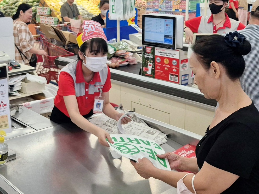 LOTTE Mart hưởng ứng Ngày quốc tế không sử dụng túi nilon - 1
