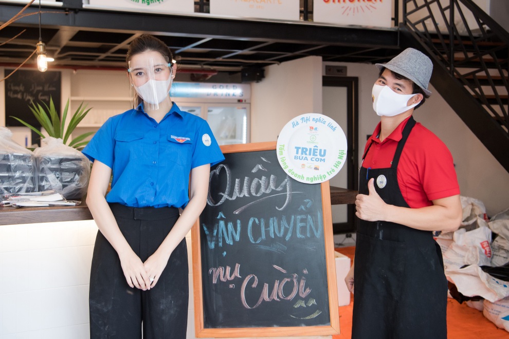 Xuân Bắc, Huyền My chuẩn bị suất ăn tặng người nghèo mất việc mùa dịch - 8 Xuân Bắc, Huyền My chuẩn bị suất ăn tặng người nghèo mất việc mùa dịch - 8