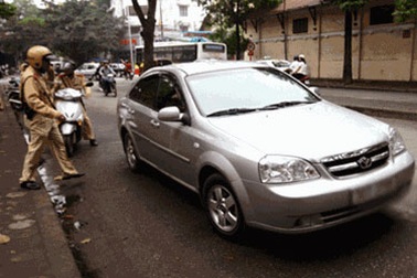 Từ 1/1/2015, phạt nặng mua bán xe không sang tên chính chủ